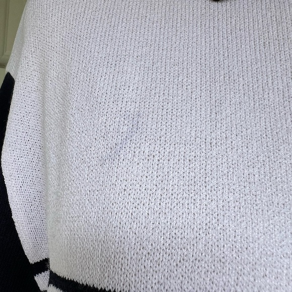 St. John Knit Whale Graphic Long Sleeve Collared Pullover Sweater - Picture 6 of 7